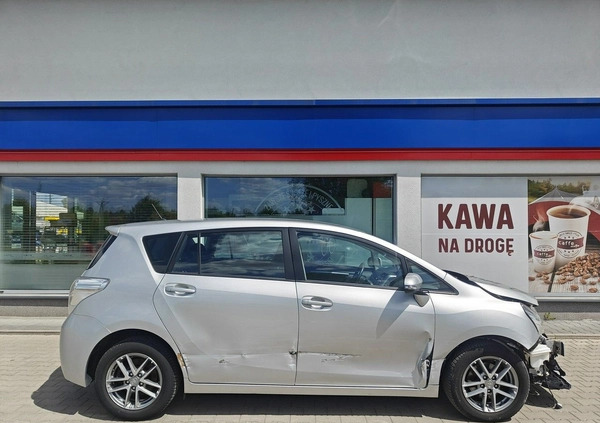 Toyota Verso cena 17900 przebieg: 134940, rok produkcji 2015 z Karczew małe 137